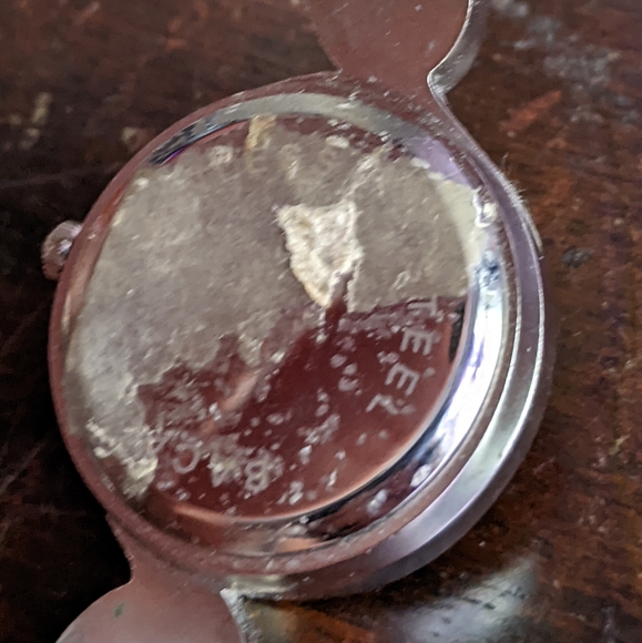 Silver white studs watch - Picture 4 of 4